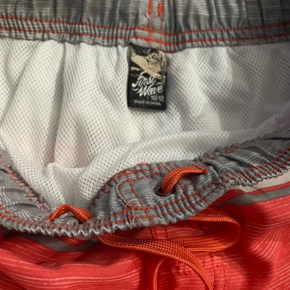 First Wave youth 10/12 swim trunks. - Picture 2 of 3